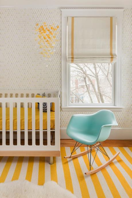 Una habitación infantil en amarillo y turquesa