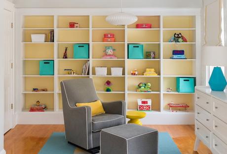 Una habitación infantil en amarillo y turquesa