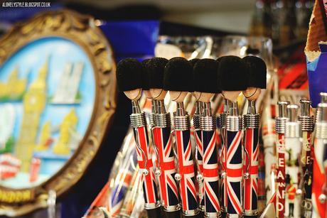 London: Portobello Road Market lovelystyle (6)