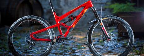 Focus Sam C Team, la versión en fibra de carbono de la regular producción en aleación que logra reducir significativamente su peso