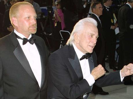 Exodus Tyson, hija de 4 años del boxeador Mike Tyson, fue hallada por su hermano con la cuerda de un aparato de ejercicio alrededor del cuello, lo que le provocó asfixia. Fue internada de emergencia, pero murió un día después, el 26 de mayo de 2009, por las lesiones que sufrió. Foto: AP