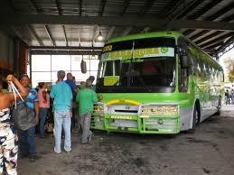 AMET mata joven dentro de autobús de pasajeros.