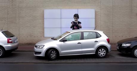 Una valla interactiva de Fiat que te ayuda a aparcar el coche