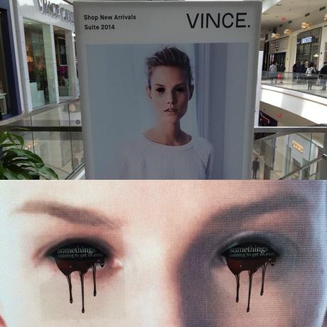 Un estudiante promociona su corto de terror “saboteando” los anuncios de la ciudad