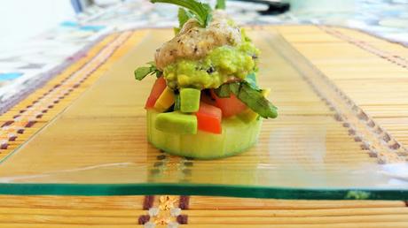 Canapés de pepino con pico de gallo y crema de atún falso