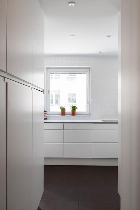 estilo nórdico escandinavo decoración cocinas cocinas nórdicas cocinas modernas blancas Cocina bien iluminada sin adornos blog decoracion interiores 