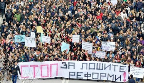 Una imagen de las protestas que lideraron los estudiantes en las calles de Skopje a fines del 2014