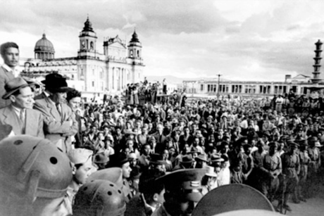 Imágenes de las manifestaciones que precedieron a la caída del general Ubico.