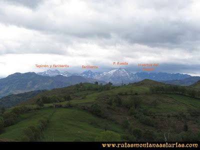 Ruta Ablaña Llosorio:  Vista del macizo de Ubiña desde el pico Roíles