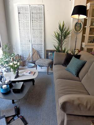 CUANDO ENTRO EN UNA TIENDA... CUANDO ENTRO EN UNA TIENDA...