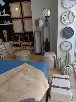 CUANDO ENTRO EN UNA TIENDA... CUANDO ENTRO EN UNA TIENDA...