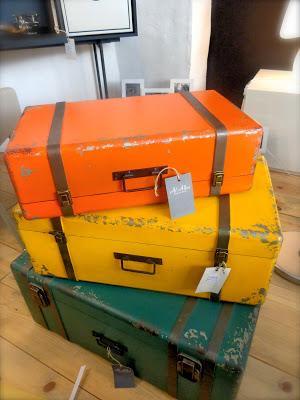 CUANDO ENTRO EN UNA TIENDA... CUANDO ENTRO EN UNA TIENDA...