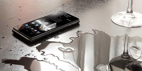 Dos jóvenes universitarios españoles patentan un método para arreglar en siete minutos un Smartphone previamente mojado