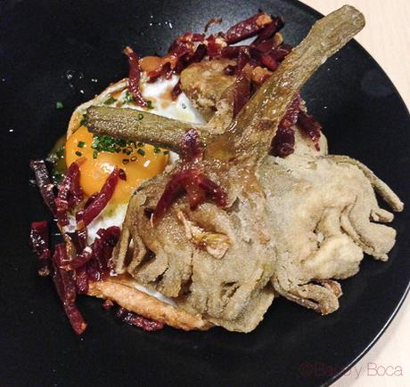 alcachofas huevo jamon Artesans Born Baco y Boca