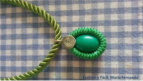 Un collar con colgante fácil DIY económico y fácil (An easy necklace with a pendant: cheap and easy)
