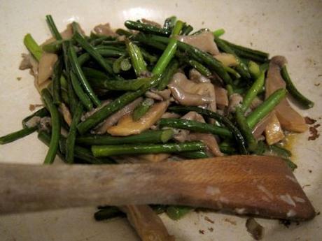 revuelto-de-setas-y-ajetes-