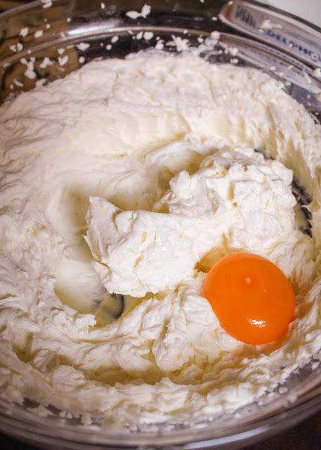 Cheesecake al estilo Nueva York con compota de cerezas