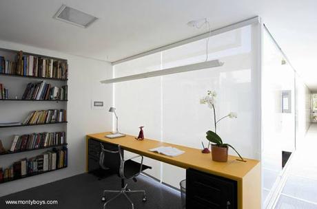 Casa residencial angosta contemporánea en San Pablo.