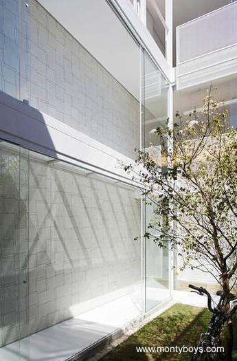 Casa residencial angosta contemporánea en San Pablo.