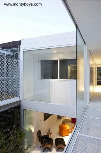 Casa residencial angosta contemporánea en San Pablo.