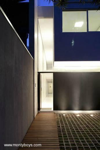 Casa residencial angosta contemporánea en San Pablo.