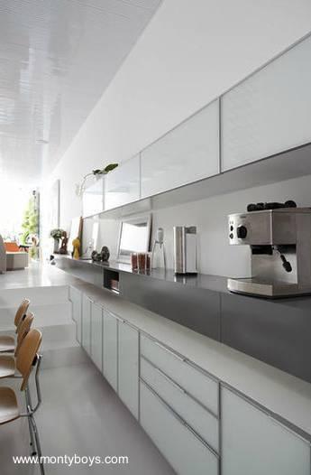 Casa residencial angosta contemporánea en San Pablo.