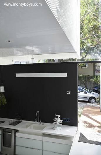 Casa residencial angosta contemporánea en San Pablo.