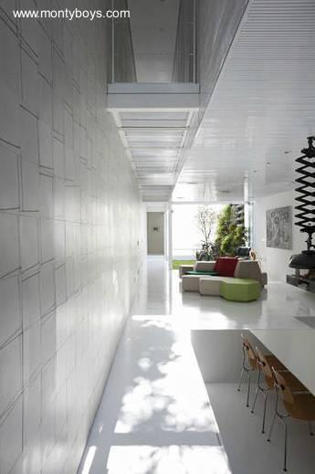 Casa residencial angosta contemporánea en San Pablo.