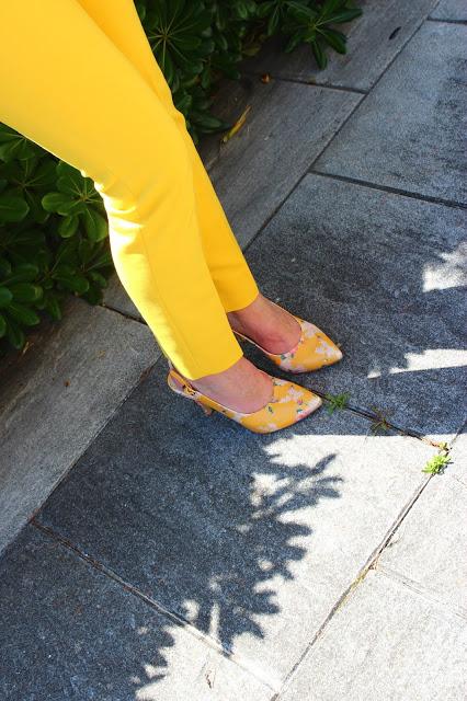 MIS LOOKS . PANTALÓN AMARILLO