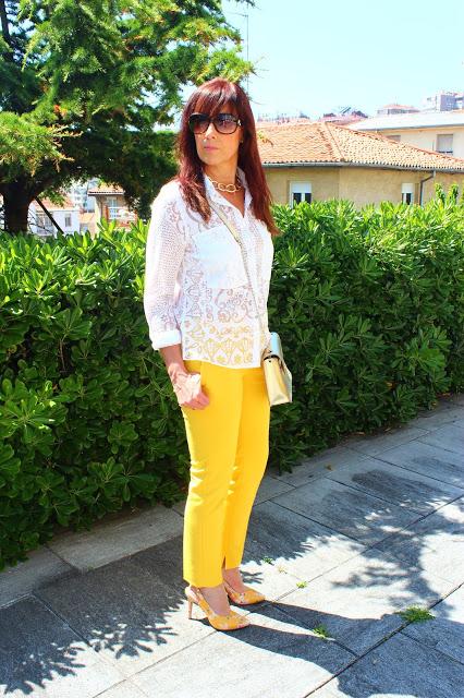 MIS LOOKS . PANTALÓN AMARILLO