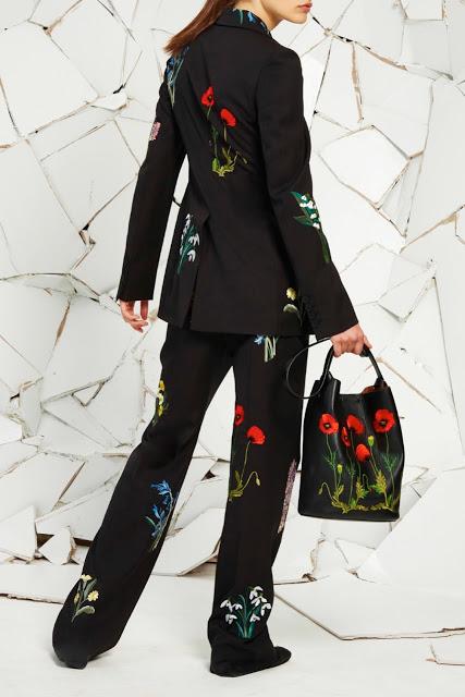 Stella McCartney nos trae motivos florales y encaje para su colección de crucero