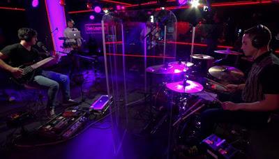 Enter Shikari versionan a Muse: 'Supermassive black hole'