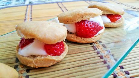 Pastelitos veganos de merengue y fresas
