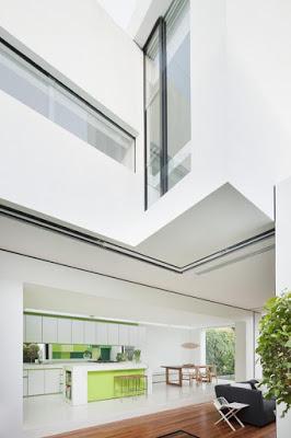 Casa Minimalista en Blanco y Verde Manzana