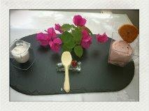 HELADO DE ZUMO DE TOMATE Y GRANADA COMBINADO CON CREMA DE YOGURT DE LIMA LIMÓN Y PEPINO.