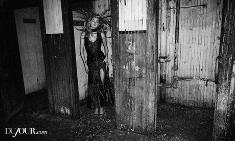 Elsa Hosk posa para DuJour Magazine