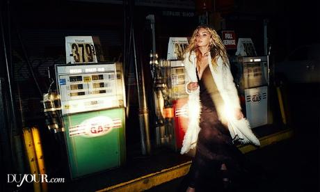 Elsa Hosk posa para DuJour Magazine