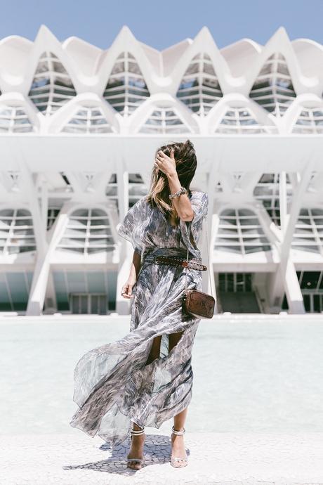 Tomorrowland-Valencia-Maje-Long_Dress-Snake_Bag-Silver_Sandals-Outfit-Street_Style-31
