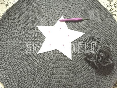 DIY: una alfombra redonda tejida a crochet.