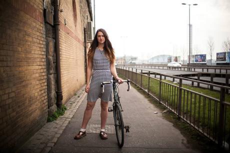 Penny In Yo’ Pants, la versátil y sencillo dispositivo que permite que permite convertir tu falta en unos pantaloncillos útiles para ciclismo ahora disponible en Indiegogo