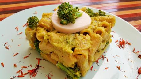 Pasta con salsa cremosa de brócoli, aceitunas y MozzaRisella