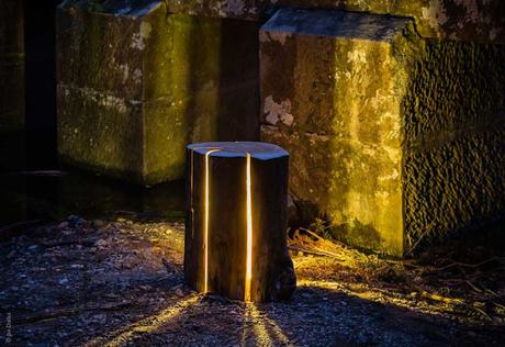 Troncos de madera a modo de lámparas