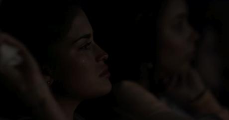 L’Oréal hace llorar a 100 mujeres en el cine para demostrar la resistencia de su maquillaje