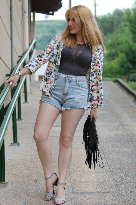 Kimono de flores y body