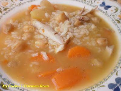 SOPA DE POLLO CON ARROZ Y GARBANZOS.