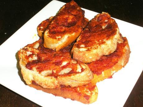 Pan tostado con salsa de tomate (receta de aprovechamiento)