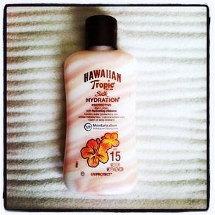 Probando cremas solares Hawaiian Tropic