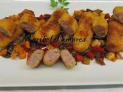 Salchichas empanadas rallado queso, perejil, acompañamiento cebolla, calabacin pimientos planchas.