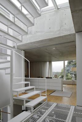 Casa Moderna en los Bosques de Sucia