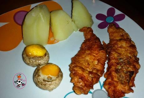 GALLO REBOZADO CON PAPAS Y CHAMPIÑONES RELLENOS DE HUEVO DE CODORNIZ